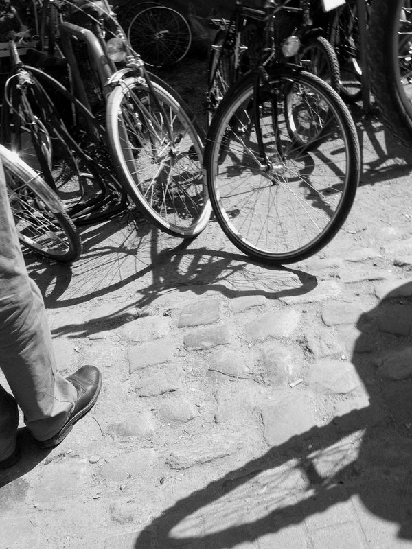 Bikes_Shadow_Faust_190409_sw_korr.jpg